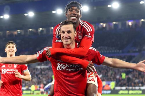 Nottingham Forest vào top 3 Premier League