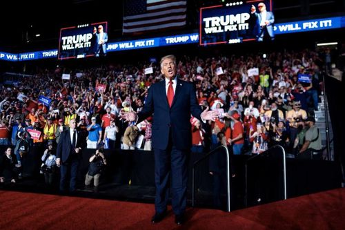 Tuần 'điên rồ' của ông Trump
