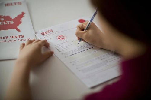 Đắt, khó học, sinh viên vẫn 'chuộng' chứng chỉ tiếng Anh quốc tế