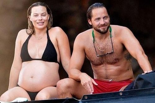 Margot Robbie sinh con đầu lòng