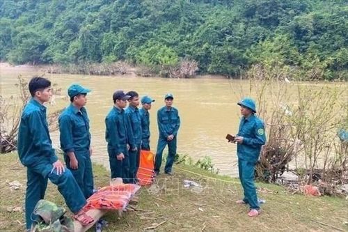 Tìm thấy thi thể một trong hai nam sinh mất tích trên sông Nậm Mộ