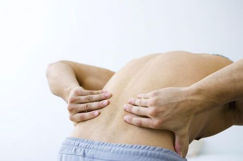 Kiểu đau lưng cần đi khám sớm