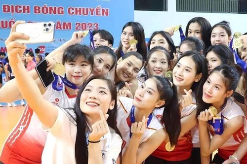 Đối chuyền đẹp nhất bóng chuyền Việt Nam nhận nhiệm vụ quan trọng trước khi lên đường dự giải đấu lớn