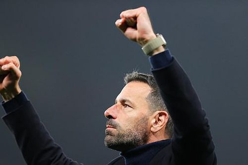 Van Nistelrooy sẵn sàng trước 'bão táp' nếu MU thua Chelsea, tin một tân binh sẽ tỏa sáng rực rỡ