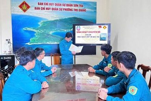Đọc sách viết về Bác Hồ
