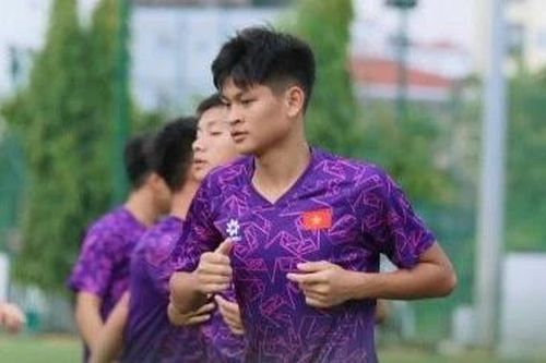 Bộ đôi cầu thủ trẻ Việt Nam xuất ngoại thi đấu