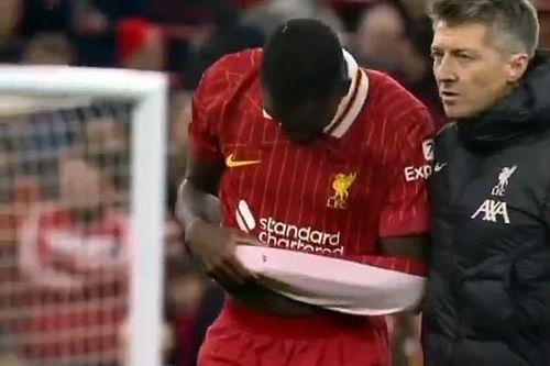 Liverpool trả giá đắt cho ngôi đỉnh bảng Ngoại hạng Anh