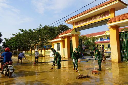 Dồn lực giúp dân ổn định cuộc sống sau lũ