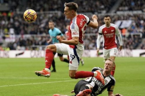 Hàng công vô duyên, Arsenal thất bại đáng tiếc trước Newcastle