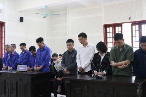Tuyên phạt nhóm 'nam thanh, nữ tú' truyền bá văn hóa đồi trụy