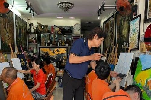 Độc đáo lớp vẽ không lời của những người khiếm thính ở TPHCM