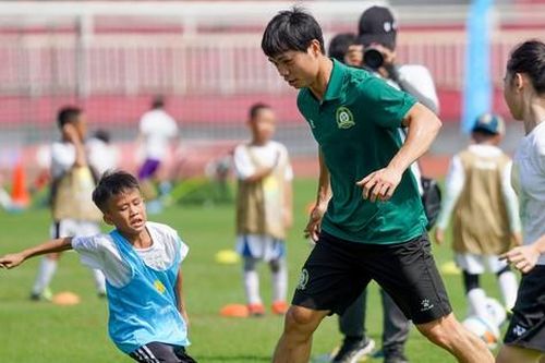 Công Phượng và trận cầu 'không khoan nhượng' với hơn 50 cầu thủ nhí