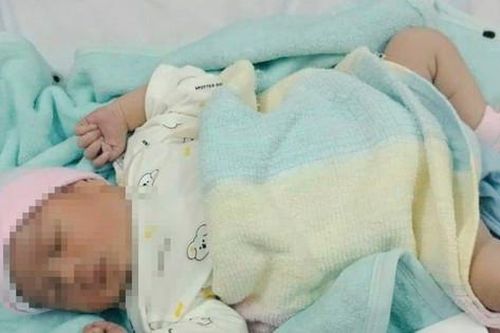 Gửi bé trai 5 ngày tuổi đi lấy đồ, người phụ nữ bỏ đi không trở lại