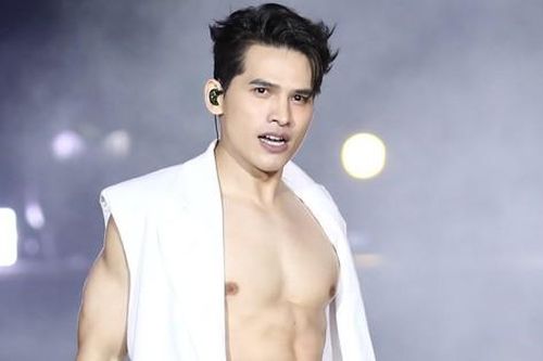 Quốc Thiên khoe bụng 6 múi trước 4.000 khán giả Đà Lạt
