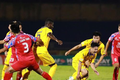 Sông Lam Nghệ An và bài toán kiểm soát bóng, dứt điểm