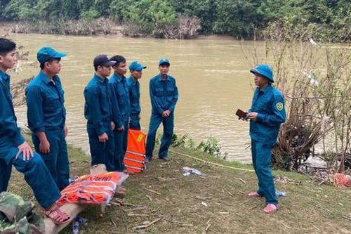 Tìm thấy thi thể 2 học sinh mất tích trên sông Nậm Mô
