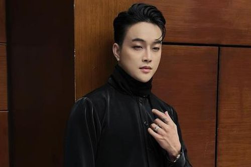 Ca sĩ TiTi gặp sự cố rách quần khi đi diễn, hình ảnh ai nhìn cũng bật cười