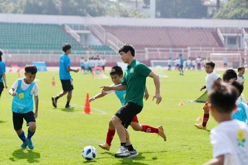 Công Phượng và ANESSA khởi động dự án thúc đẩy sự phát triển toàn diện cho trẻ em Việt Nam