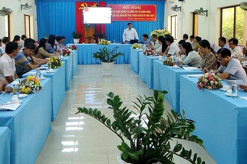Tập huấn nghiệp vụ công tác tài chính Đảng cho cán bộ huyện Tri Tôn