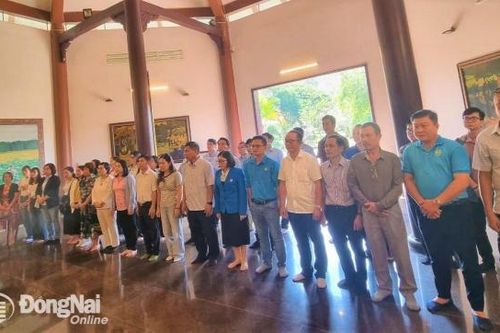 Chi bộ Công đoàn Khu công nghiệp Biên Hòa về nguồn tại Khu di tích Nguyễn Sinh Sắc