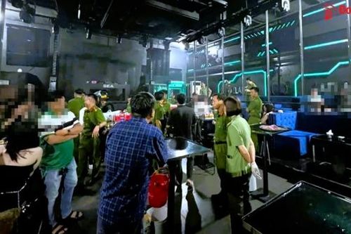 Kiểm tra nhà hàng ở Long Thành phát hiện nhiều người hít 'bóng cười'