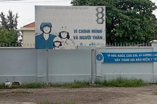 Cần thay mới pa nô tuyên truyền