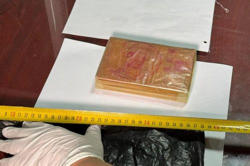 Lào Cai: Bắt giữ 3 đối tượng mua bán trái phép 1 bánh heroin