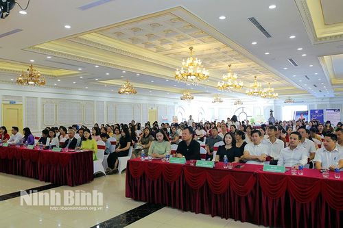 Hội thảo 'Đồng hành cùng con tuổi dậy thì'