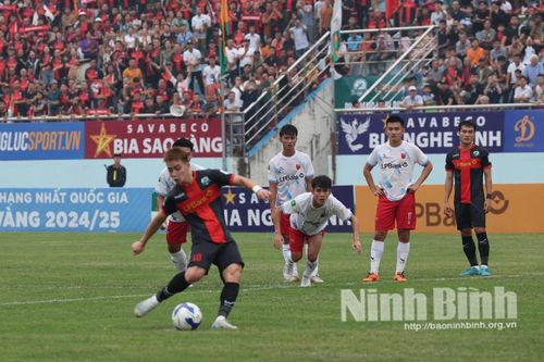 Phù Đổng Ninh Bình giành chiến thắng
