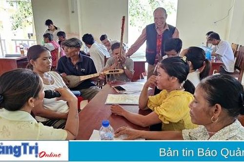 Tận tâm với bản làng