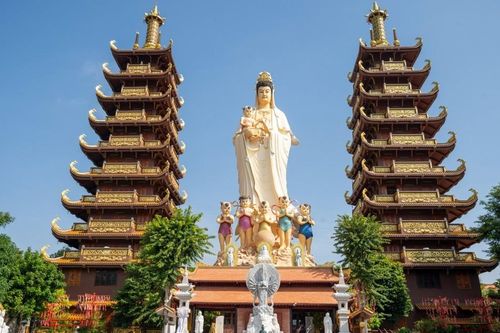 Bình Thuận: Chùa Thiện Quang khánh thành tôn tượng Quan Thế Âm và hai bảo tháp