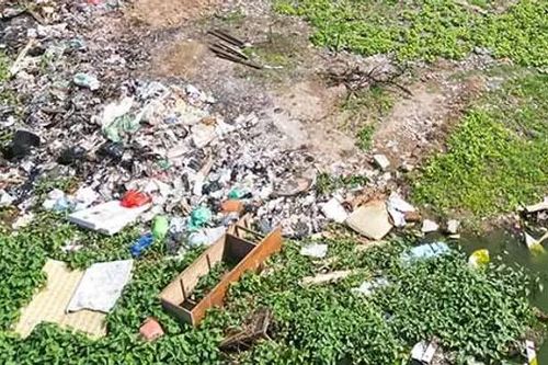 Hồ Đầm Đỗi ở quận Hoàng Mai bị san lấp trái phép