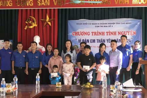 Cụm thi đua số 3 tổ chức Chương trình tình nguyện 'Vì đàn em thân yêu' tại huyện Nguyên Bình