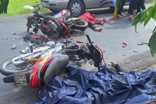Long An: Hai xe máy tông trực diện, 2 người tử vong tại chỗ