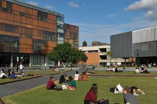 Australia cắt giảm 10 tỷ USD nợ của sinh viên, giảm áp lực chi phí sinh hoạt