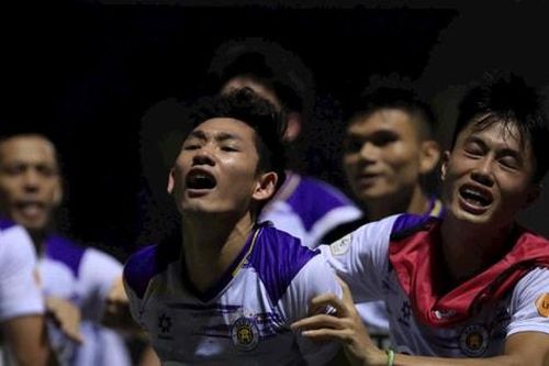 Hai Long tỏa sáng, Hà Nội FC giành lại 1 điểm từ Đông Á Thanh Hóa