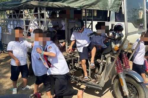 Phát hiện trường hợp chở học sinh bằng xe ba bánh tự chế tại Hà Nội