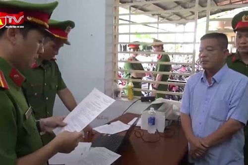 Nhận 'lo' hộ nhà xây dựng trái phép không bị cưỡng chế để chiếm đoạt tài sản của nhiều người