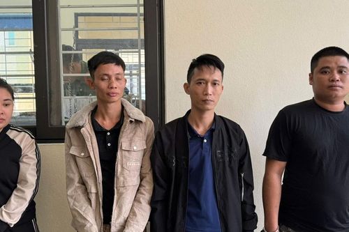Bắt 4 người mua bán nữ nhân viên karaoke dưới 16 tuổi