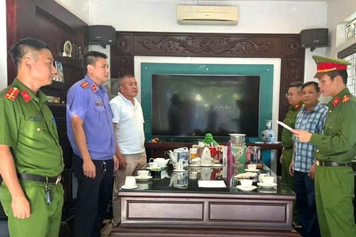 Khởi tố giám đốc công ty khai thác, kinh doanh khoáng sản