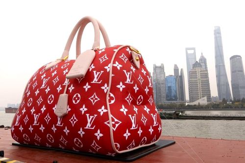 Thấy gì khi siêu cửa hàng Louis Vuitton ở Trung Quốc 'đắp chiếu'?