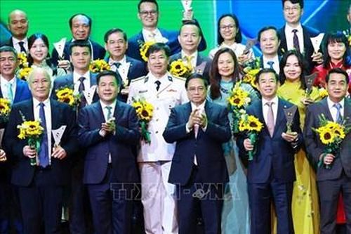 Thủ tướng Phạm Minh Chính: Mỗi doanh nhân hãy thể hiện tinh thần đoàn kết, tự chủ, tự tin, tự lực, tự cường, tự hào dân tộc, khát vọng vươn lên