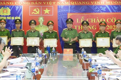 Nhiều tập thể, cá nhân được Bộ trưởng Bộ Công an, Chủ tịch UBND TP Đà Nẵng tặng Bằng khen