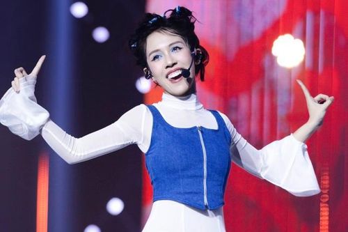 'Thánh nhạc chế' Hậu Hoàng khoe 'visual' đầy khác biệt, làm mới 'bản hit' của Trúc Nhân