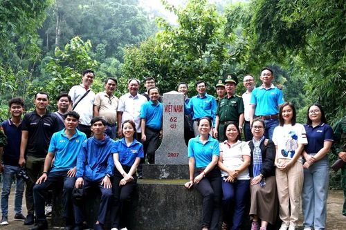 Cụm thi đua số 3 - Công đoàn Viên chức TPHCM về nguồn tại Bình Phước