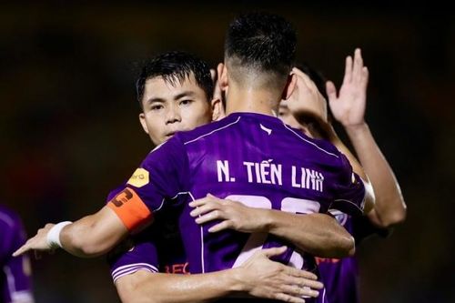 Tiến Linh, Công Phượng thi nhau lập cú đúp