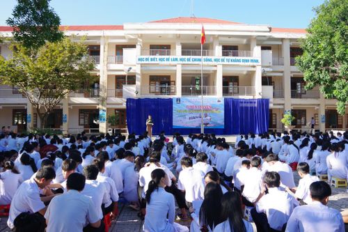 Tuyên truyền Luật Biên phòng Việt Nam cho hơn 1.000 giáo viên và học sinh