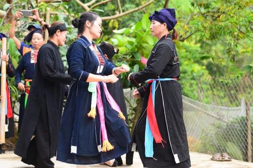 Độc đáo điệu múa Tắc xình của người Sán Chay ở Thái Nguyên