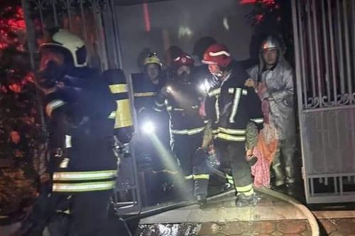 Cháy nhà dân trong đêm, kịp thời giải cứu 2 người thoát ra ngoài an toàn