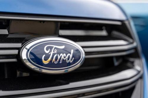 Ford tạm dừng sản xuất xe tải điện vì Tesla 'đi trước một bước'